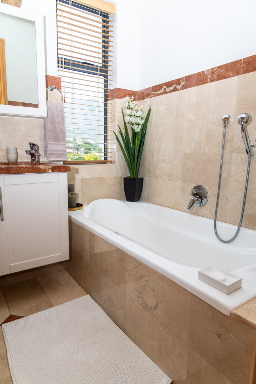 To Let 4 Bedroom Property for Rent in Camps Bay Western Cape